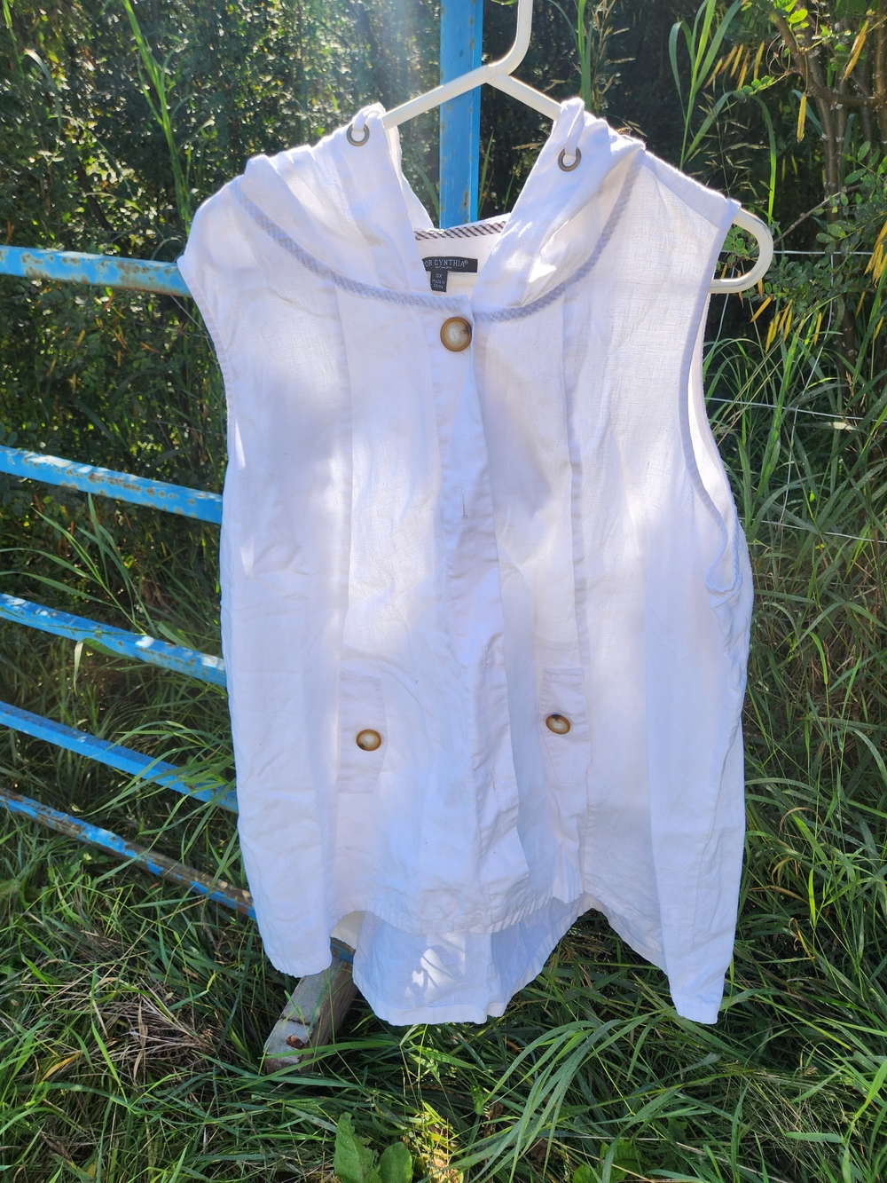For Cynthia White Sleeveless Hooded Vest